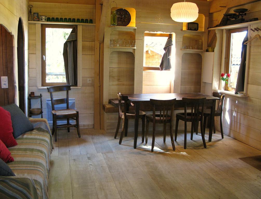 Les Cabanes Du Tertre Urval Exterior foto